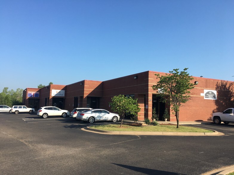 1421 S Fretz Dr, Edmond, OK for sale - Primary Photo - Image 1 of 20