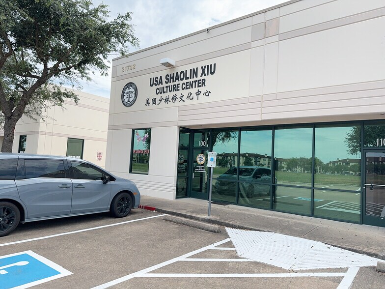 21732 Provincial Blvd, Katy, TX à vendre - Photo du bâtiment - Image 3 de 9