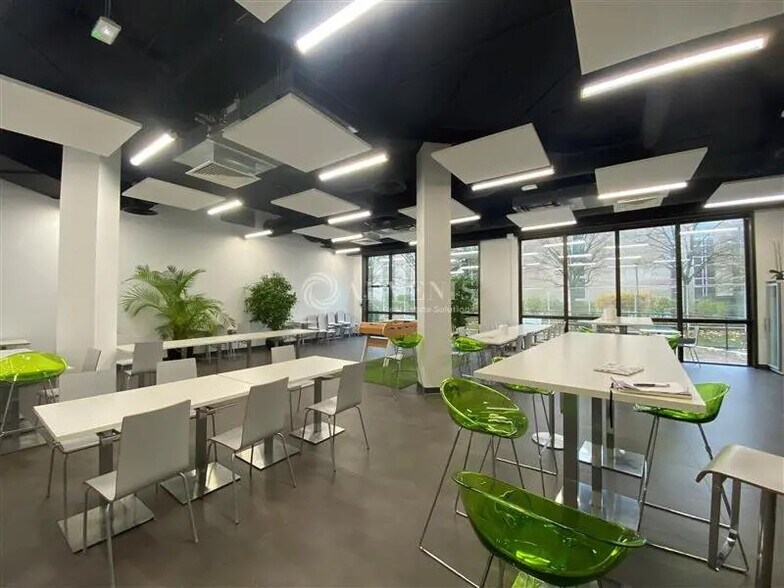 Office in Vélizy-Villacoublay for lease - Building Photo - Image 2 of 8