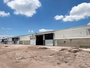 2335-2337 NW 149th St, Opa-locka, FL for lease Interior Photo- Image 2 of 5