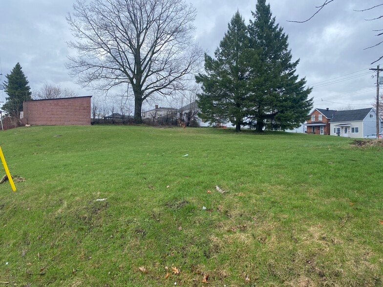 109-127 Regent St, Hawkesbury, ON for sale - Primary Photo - Image 1 of 4