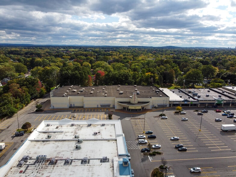 2255-2307 E Ridge Rd, Irondequoit, NY à louer - Photo du bâtiment - Image 2 de 5