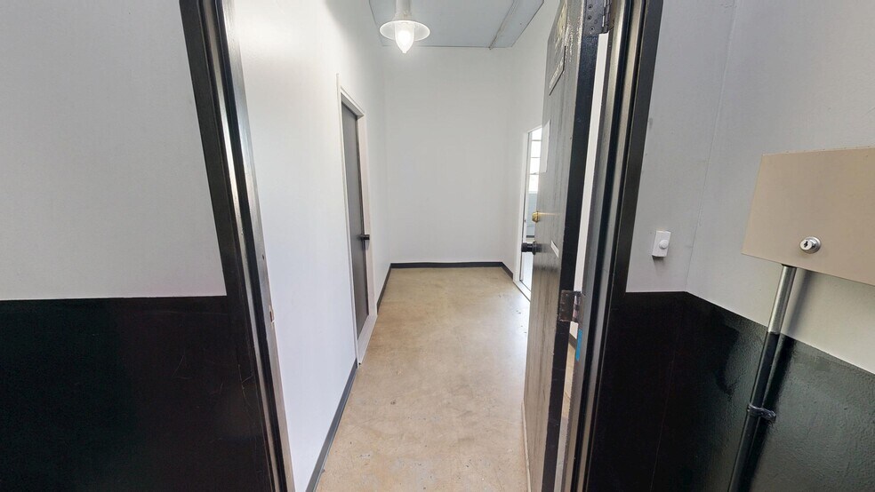 530 E 8th St, Los Angeles, CA à louer - Photo du bâtiment - Image 2 de 11