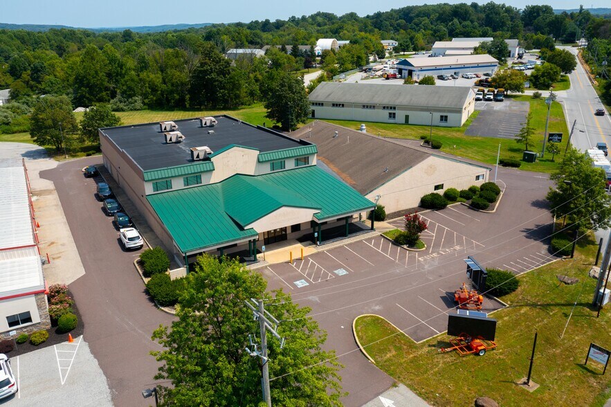 12 Pottstown Pike, Chester Springs, PA à louer - Photo du bâtiment - Image 2 de 5
