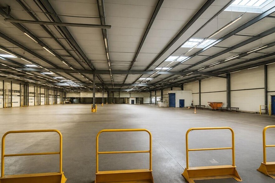 Industrial in Lille for lease - Interior Photo - Image 1 of 6