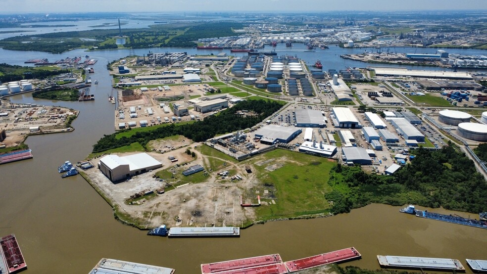 16425 Jacintoport Blvd, Channelview, TX for sale - Building Photo - Image 2 of 7