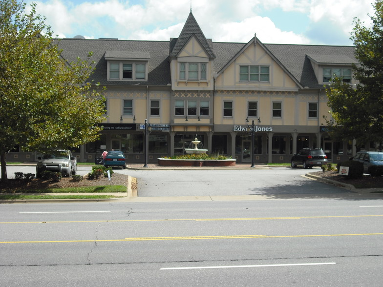 900 Hendersonville Rd, Asheville, NC à louer - Photo principale - Image 1 de 2