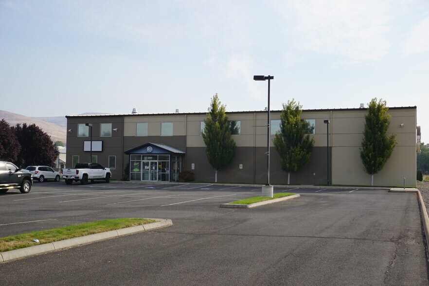 2500 Business Ln, Yakima, WA à louer - Photo du bâtiment - Image 1 de 14