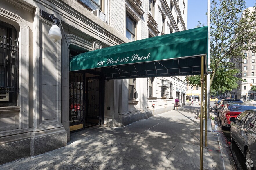 2736-2738 Broadway, New York, NY for lease - Building Photo - Image 3 of 3