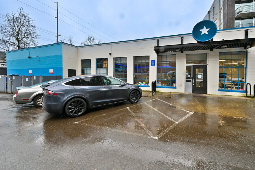 1701 SW Jefferson St, Portland, OR à louer - Photo du bâtiment - Image 2 de 14