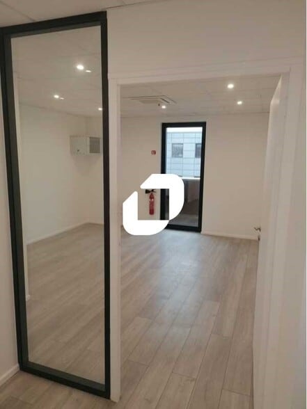 Office in Grigny for sale - Interior Photo - Image 3 of 6