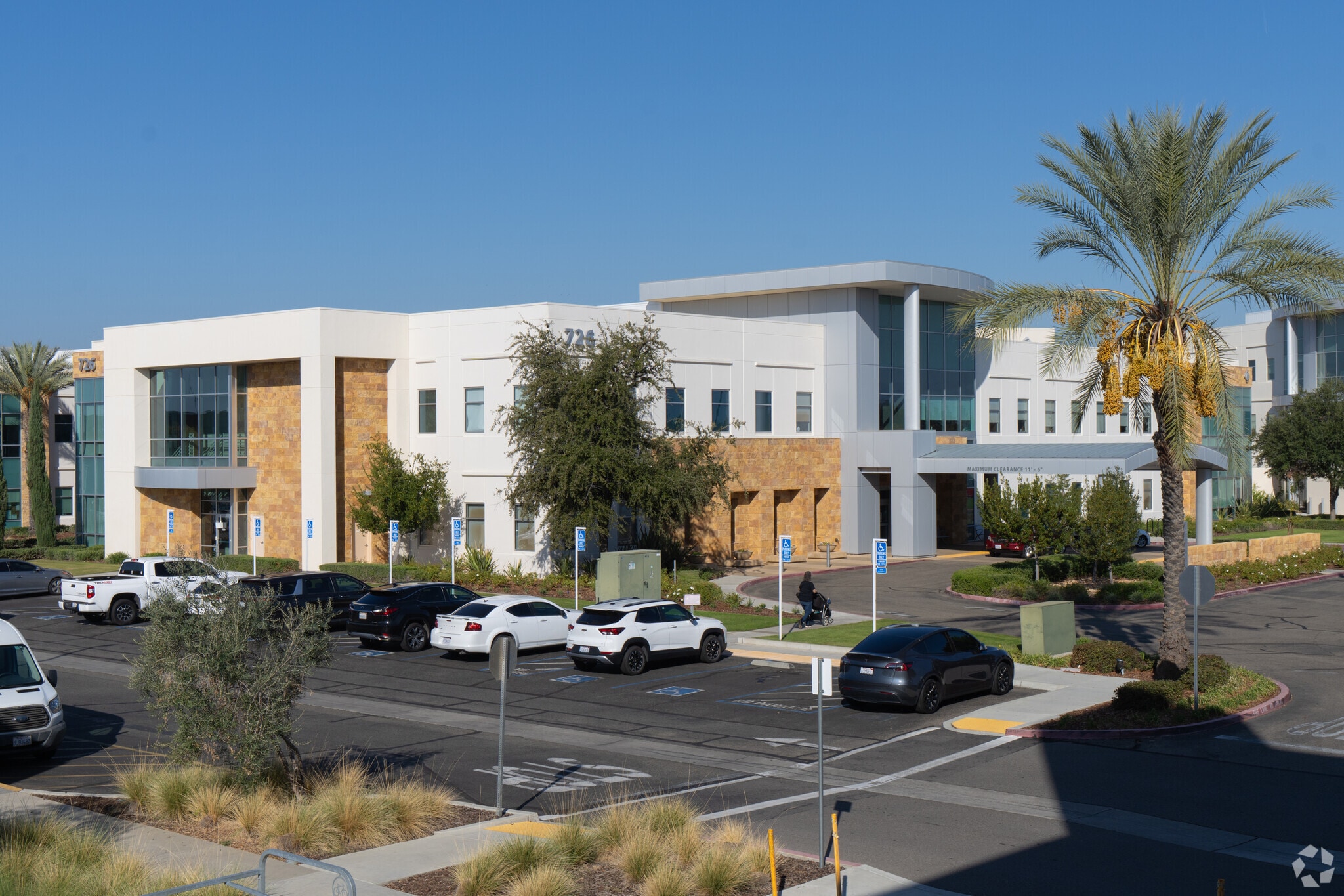 726 Medical Center Dr E, Clovis, CA for lease Primary Photo- Image 1 of 5