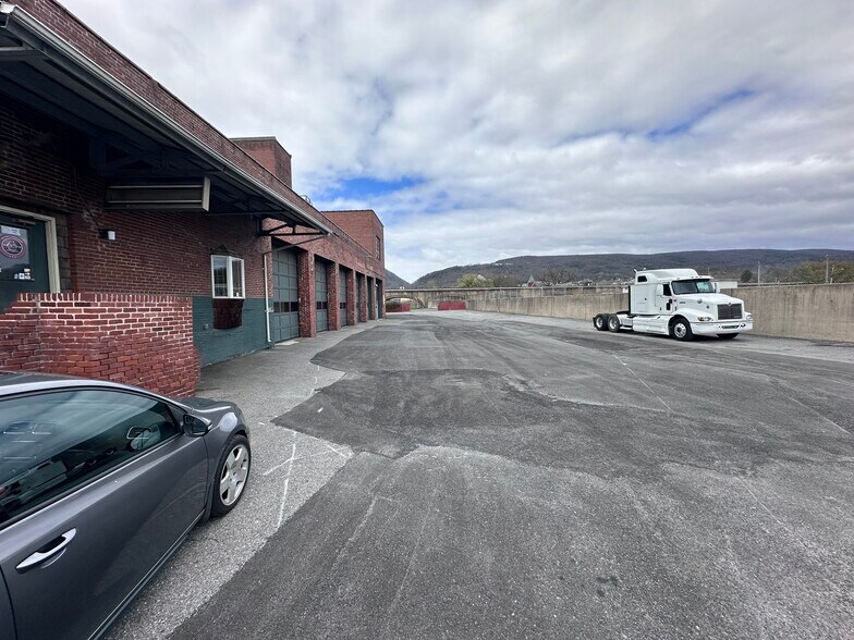 208 Market St, Cumberland, MD à vendre - Photo du bâtiment - Image 2 de 18