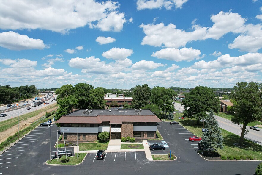 7222 N Shadeland Ave, Indianapolis, IN à vendre - Photo du bâtiment - Image 2 de 4