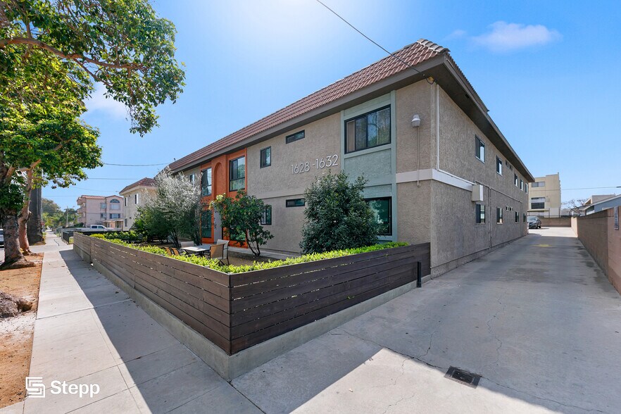 1628 W 218th St, Torrance, CA à vendre - Photo du bâtiment - Image 3 de 52