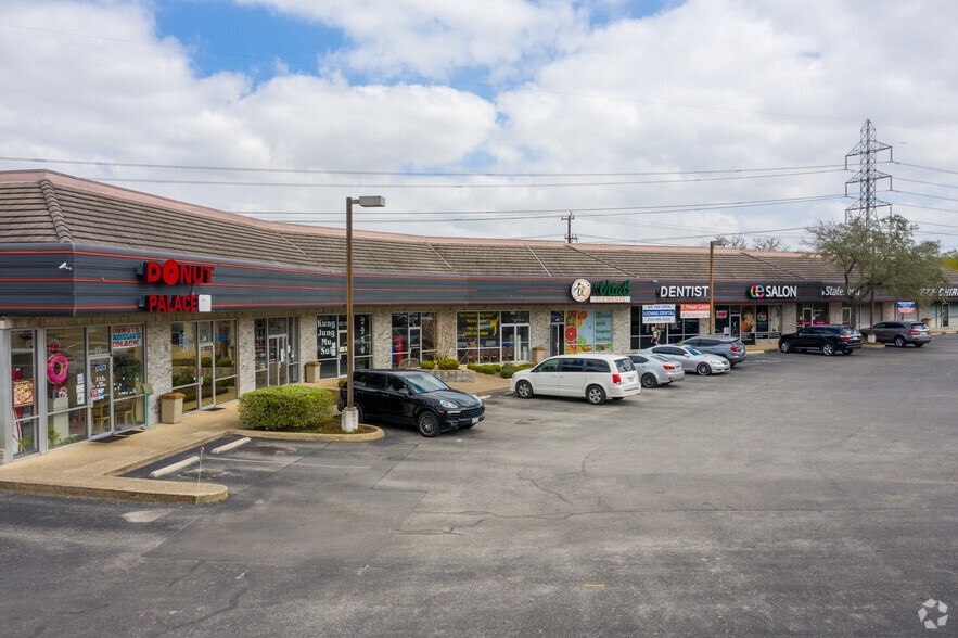 1583 Thousand Oaks Dr, San Antonio, TX for lease - Primary Photo - Image 2 of 4