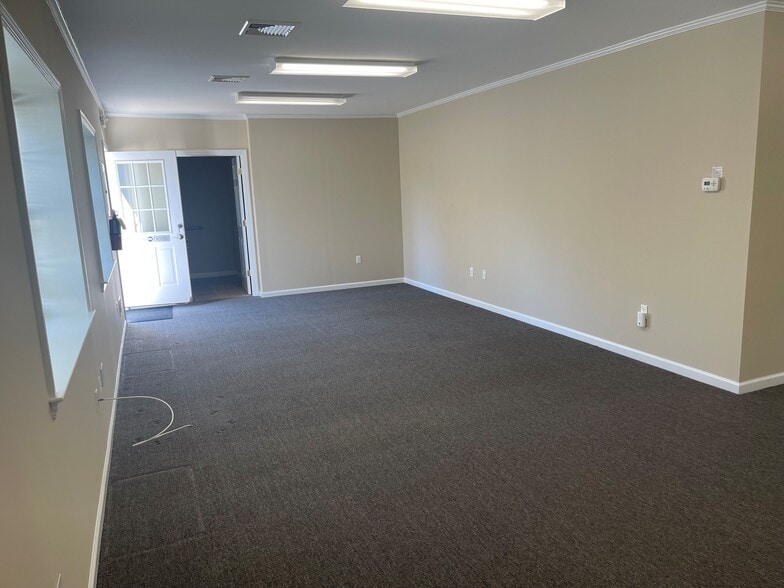 420 County Road 513, Califon, NJ for lease - Interior Photo - Image 2 of 4