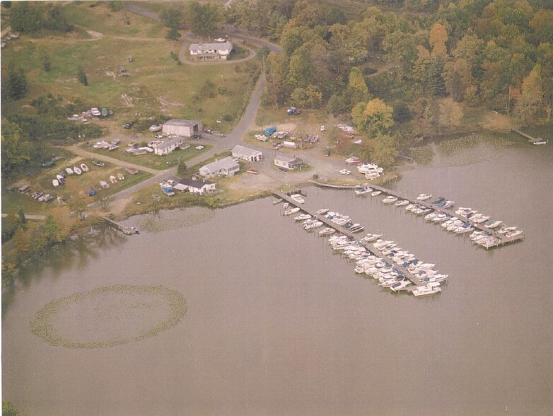 121 Willow Landing Rd, Stafford, VA à vendre - Photo du bâtiment - Image 1 de 26