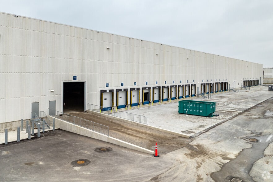 351 New Enterprise Way, Vaughan, ON à louer - Photo du bâtiment - Image 2 de 3
