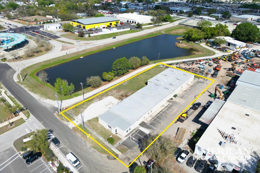 6055 Porter Way, Sarasota, FL à louer - Photo du bâtiment - Image 3 de 20