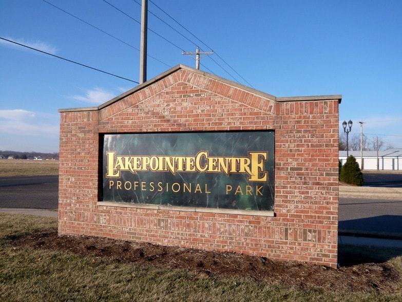 715 Lakepointe Centre Dr, O'Fallon, IL for lease - Building Photo - Image 3 of 6