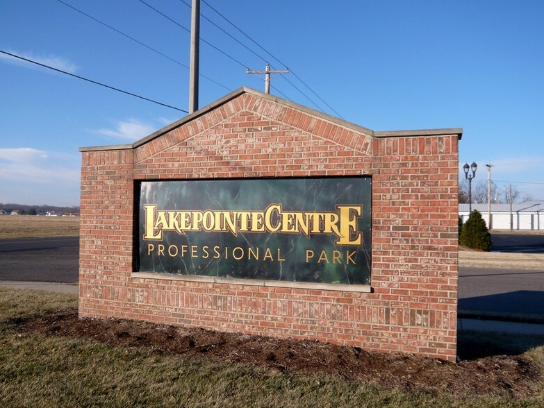 715 Lakepointe Centre Dr, O'Fallon, IL à louer - Photo du bâtiment - Image 3 de 6