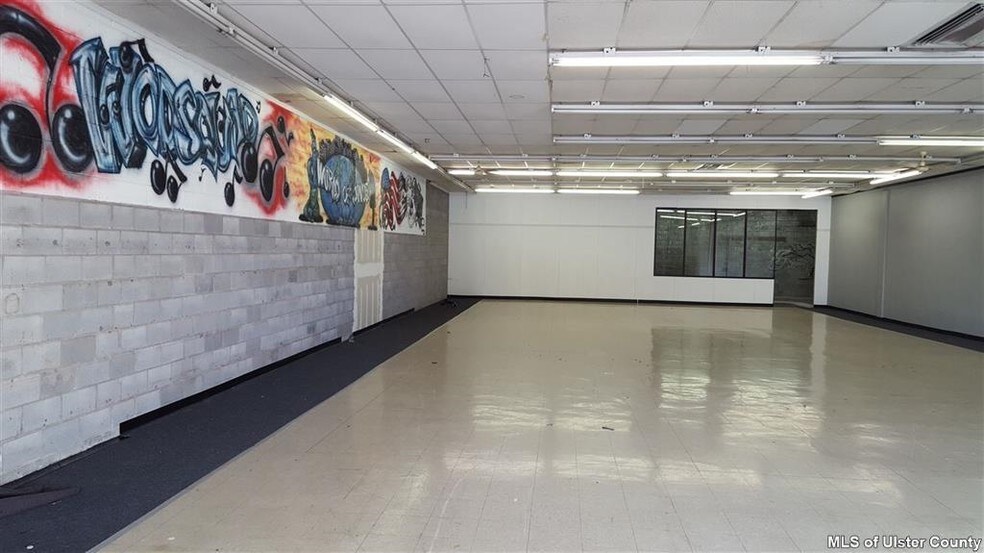 3139 Highway 9W, Saugerties, NY à louer - Photo du bâtiment - Image 3 de 7