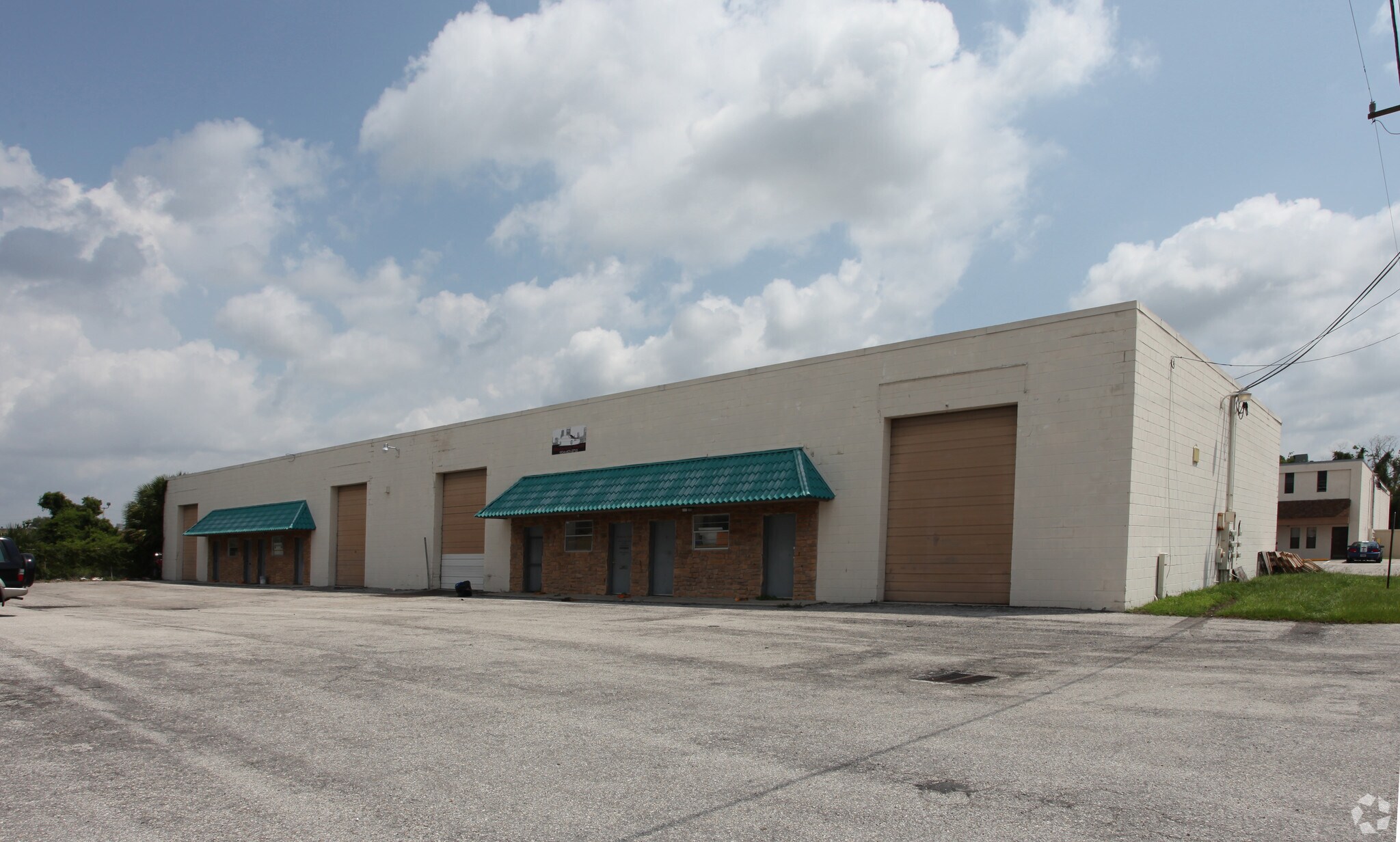 6593 Powers Ave, Jacksonville, FL for lease Primary Photo- Image 1 of 4