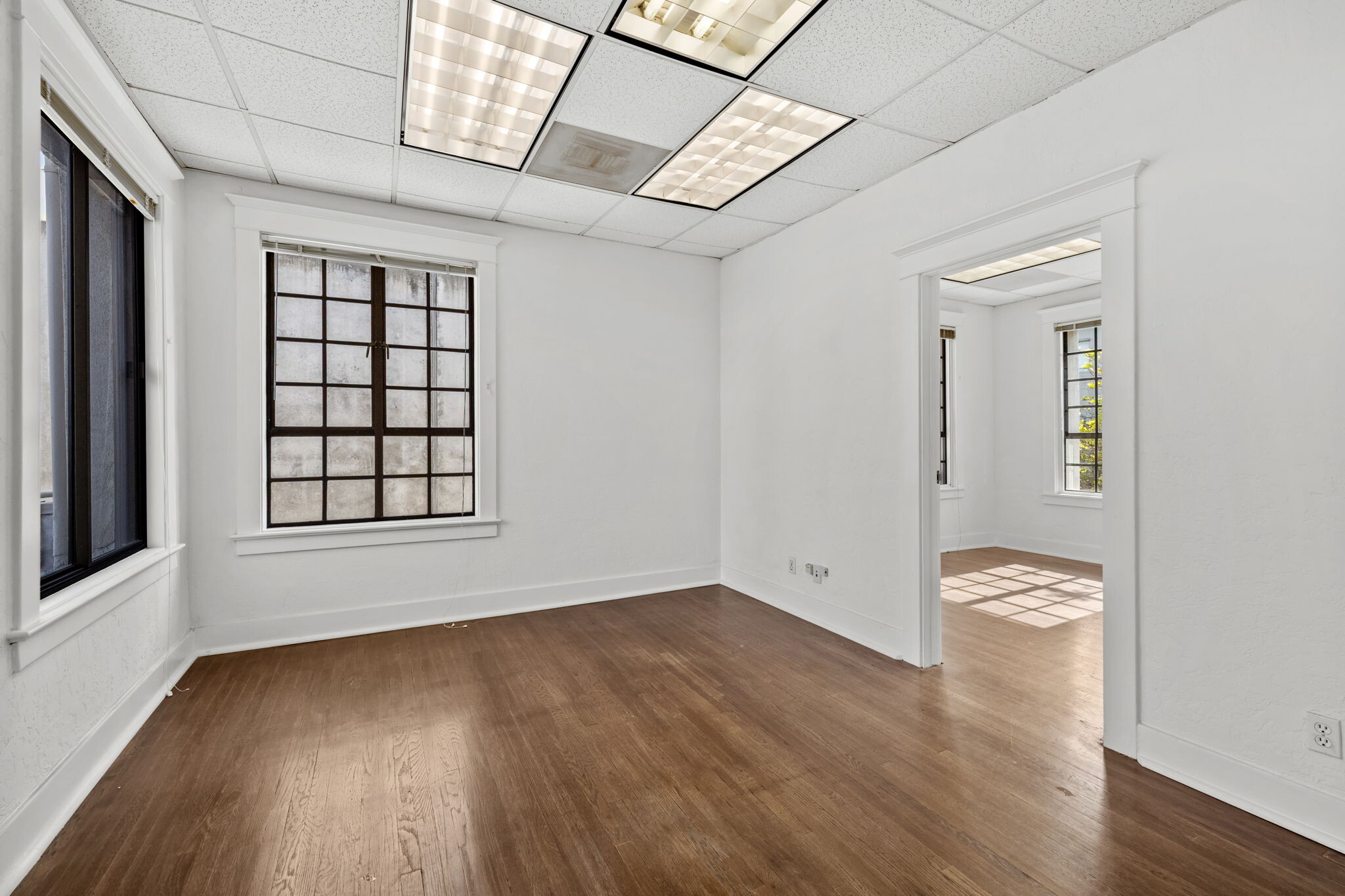 602-616 Santa Monica Blvd, Santa Monica, CA for lease Interior Photo- Image 1 of 6