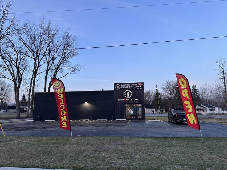 3392 S Huron Rd, Bay City, MI for sale - Primary Photo - Image 1 of 18
