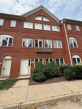 297-299 Herndon Pky, Herndon, VA à louer Photo du bâtiment- Image 1 de 10