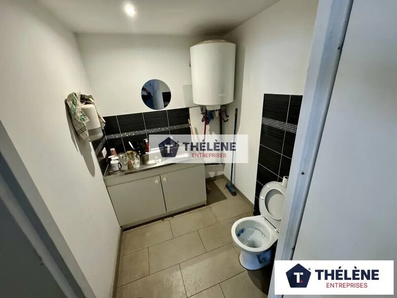 Flex in Vic-la-Gardiole for lease - Interior Photo - Image 3 of 9