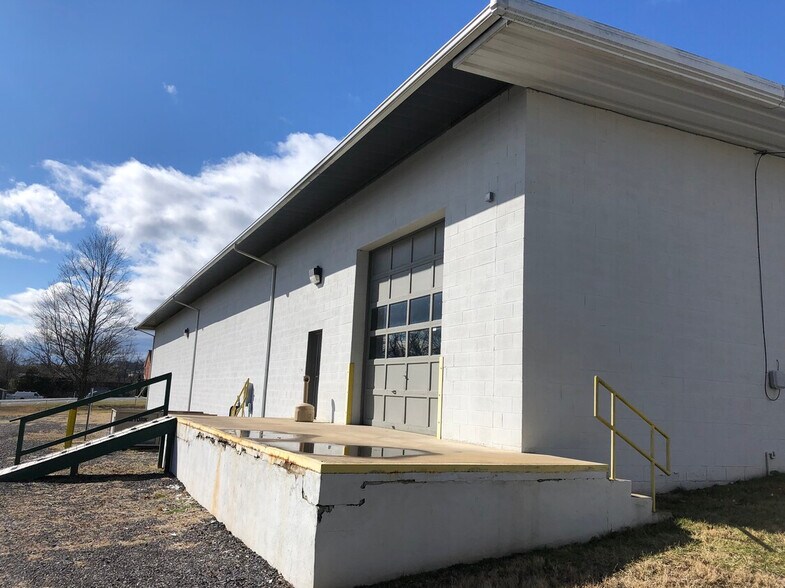 47 Lee Highway, Verona, VA à vendre - Photo du bâtiment - Image 3 de 3