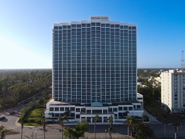 2500 Edwards Dr, Fort Myers, FL à louer - Photo du bâtiment - Image 3 de 26