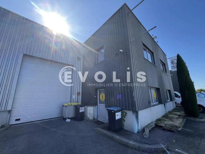 Office in Mions for lease - Building Photo - Image 2 of 17