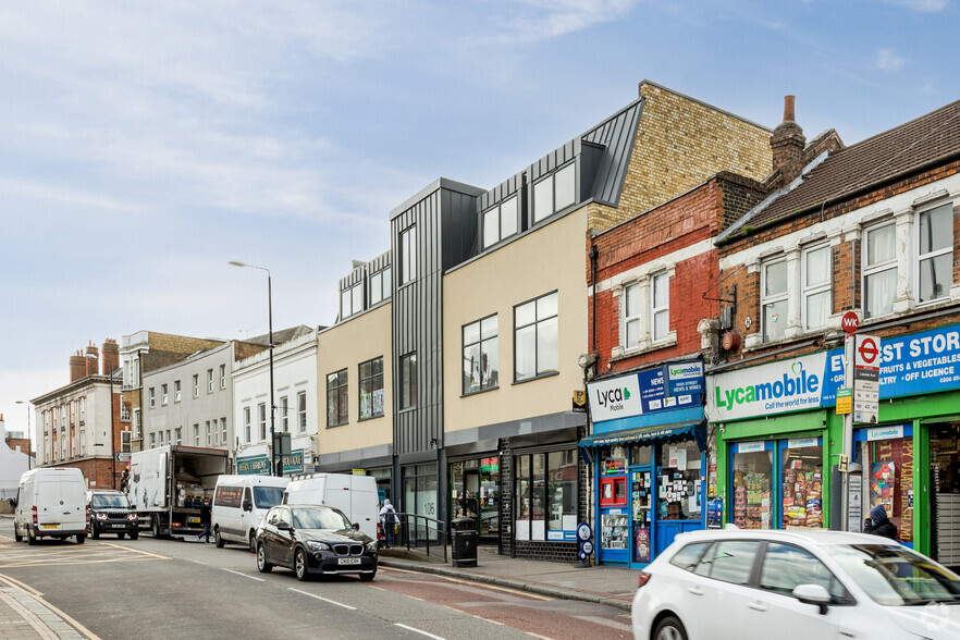 106 Plumstead High St, London for lease - Building Photo - Image 2 of 4