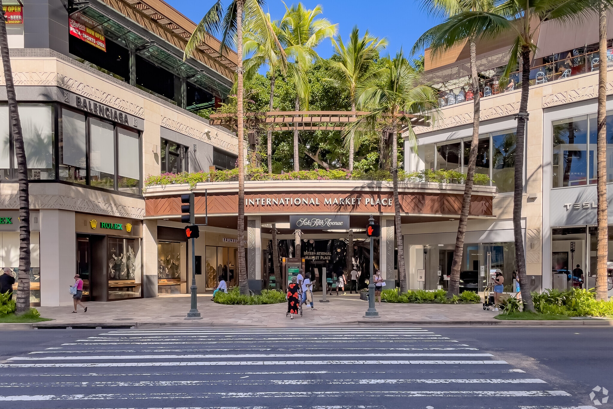 2330 Kalakaua Ave, Honolulu, HI for lease Primary Photo- Image 1 of 6