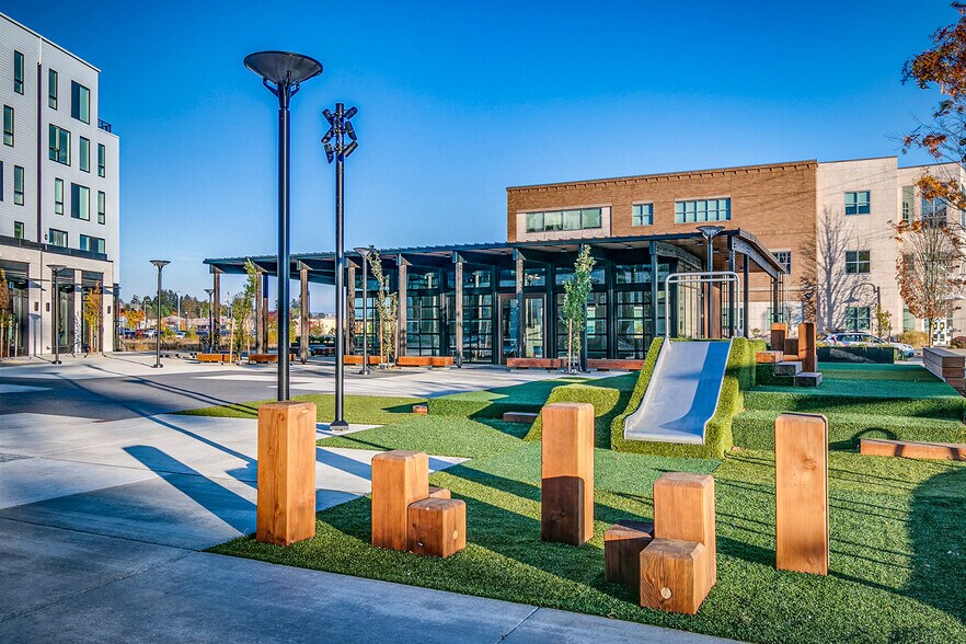 1699 NW Civic Dr, Gresham, OR à louer - Photo du bâtiment - Image 3 de 5