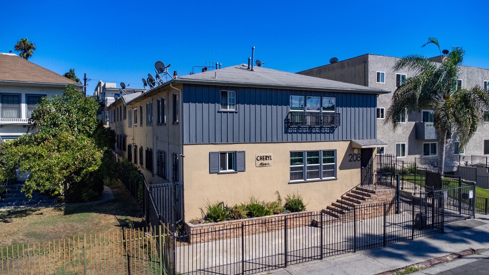 208 S Normandie Ave, Los Angeles, CA for sale - Building Photo - Image 2 of 22