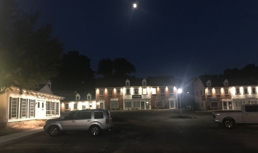200 W Center St, Manchester, CT for lease - Primary Photo - Image 2 of 11