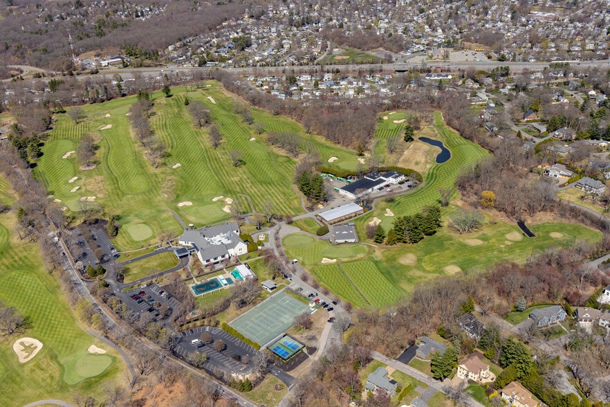 36 Country Club Ln, Belmont, MA for sale - Building Photo - Image 3 of 14