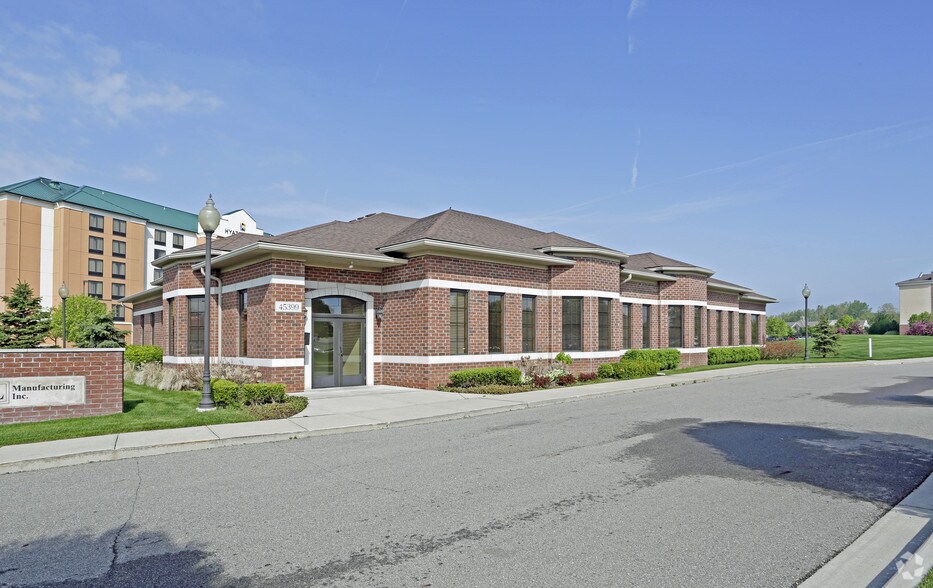 45399 Utica Park Blvd, Utica, MI à vendre - Photo principale - Image 2 de 7