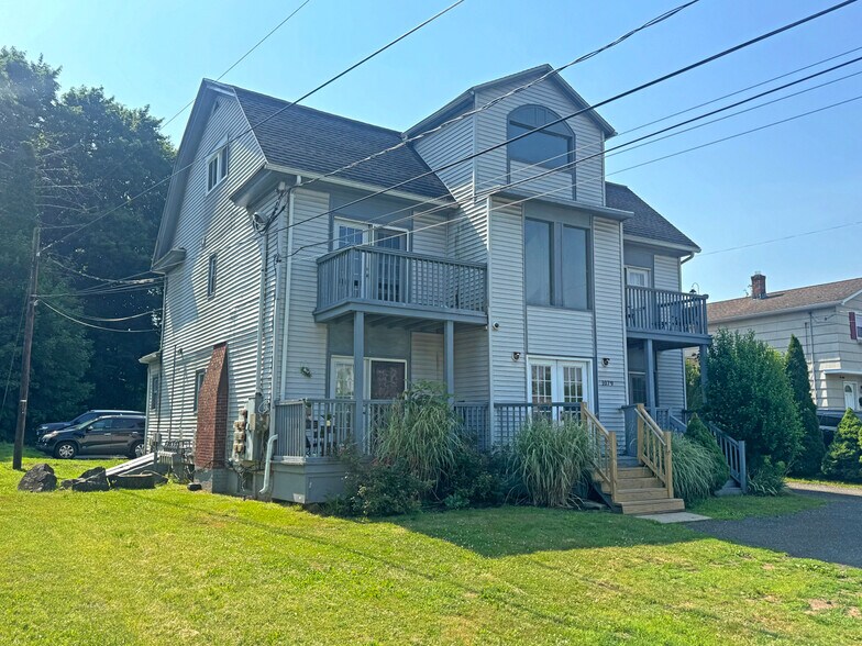 1079 Broad St, Meriden, CT à vendre - Photo du bâtiment - Image 2 de 9