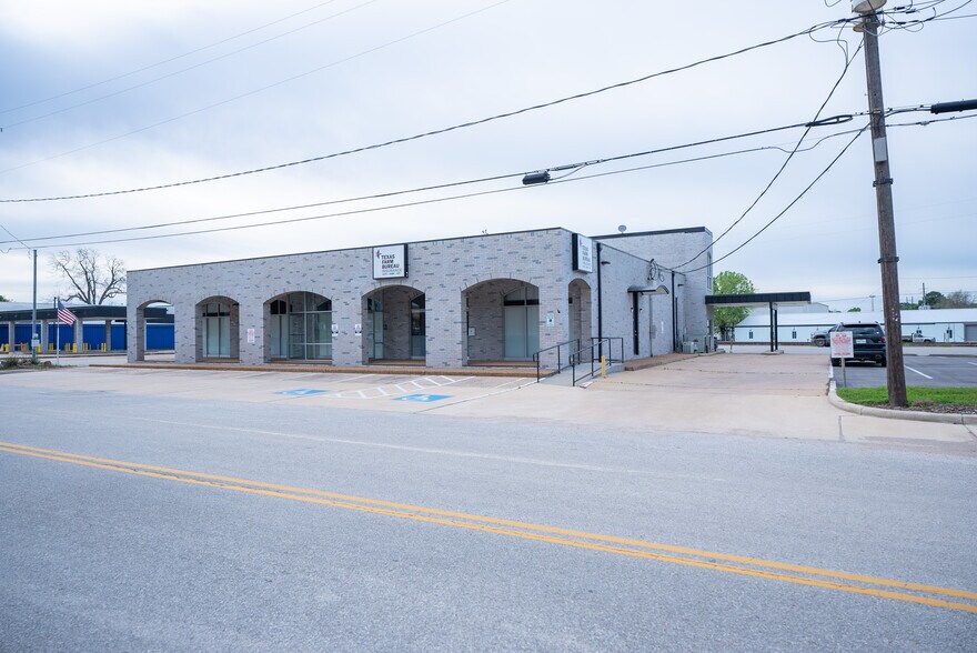 2313 Main St, Waller, TX à louer - Photo du bâtiment - Image 1 de 7