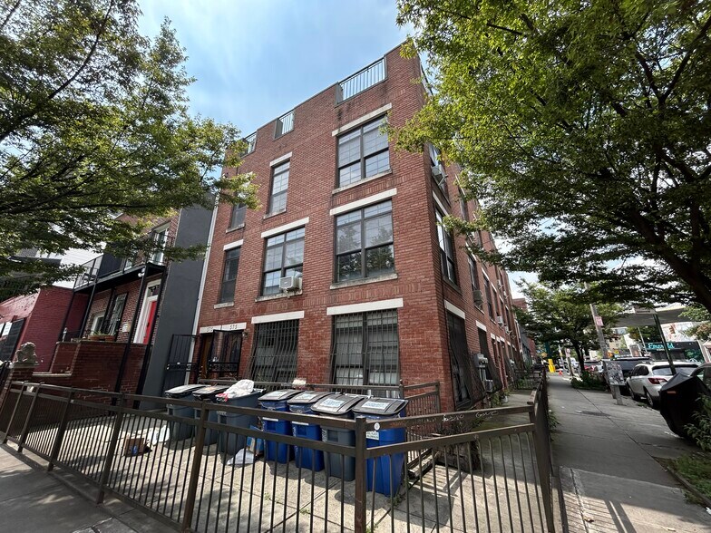 236 Evergreen Ave, Brooklyn, NY à vendre - Photo principale - Image 1 de 1