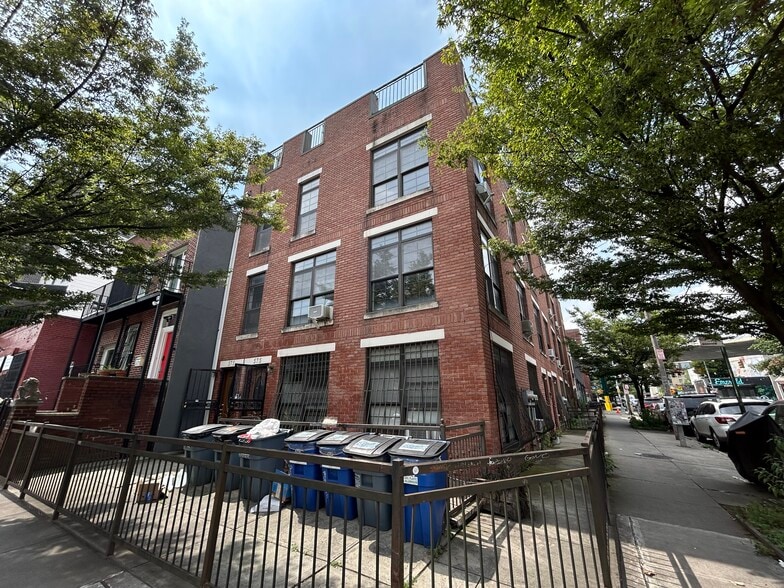 236 Evergreen Ave, Brooklyn, NY for sale - Primary Photo - Image 1 of 1