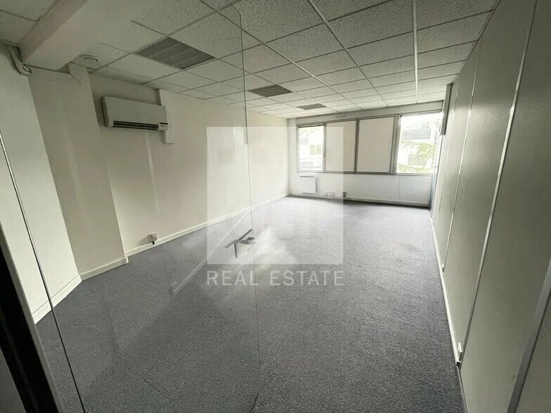 Office in Lissieu for sale - Interior Photo - Image 3 of 5