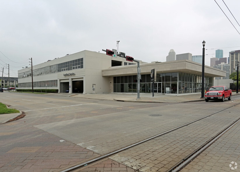 Central Houston Cadillac Sites portfolio of 2 properties for sale on LoopNet.ca - Building Photo - Image 2 of 2