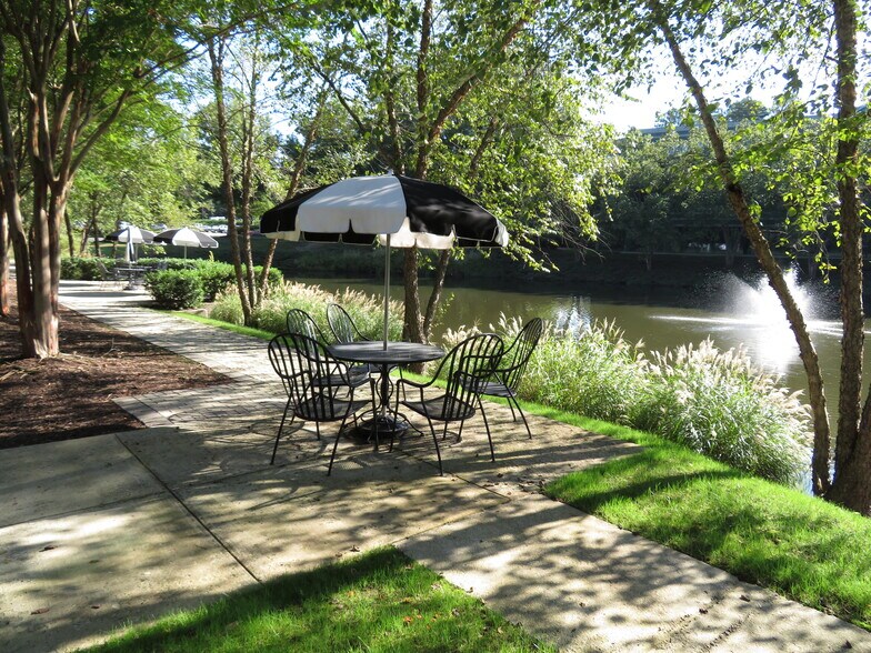 9211 Arboretum Pky, Richmond, VA à louer - Photo du bâtiment - Image 2 de 4