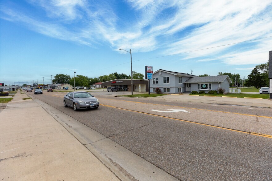 902 W Union Ave, Litchfield, IL for sale - Building Photo - Image 2 of 35